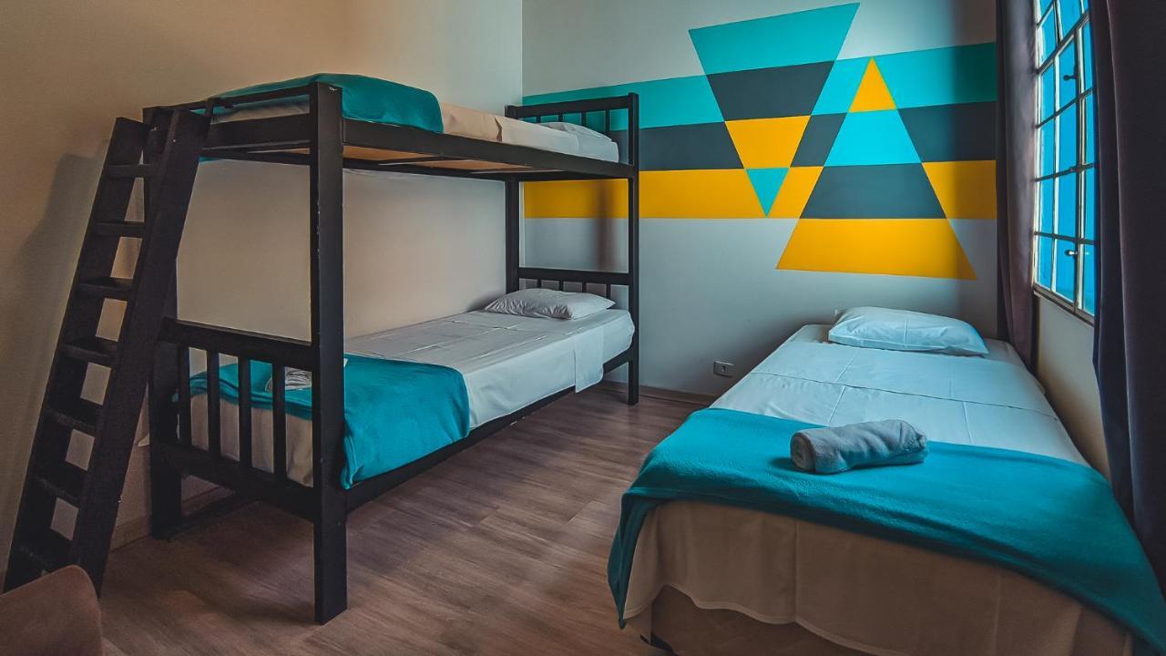 Social Hostel Cafe E Bar Куритиба Екстериор снимка