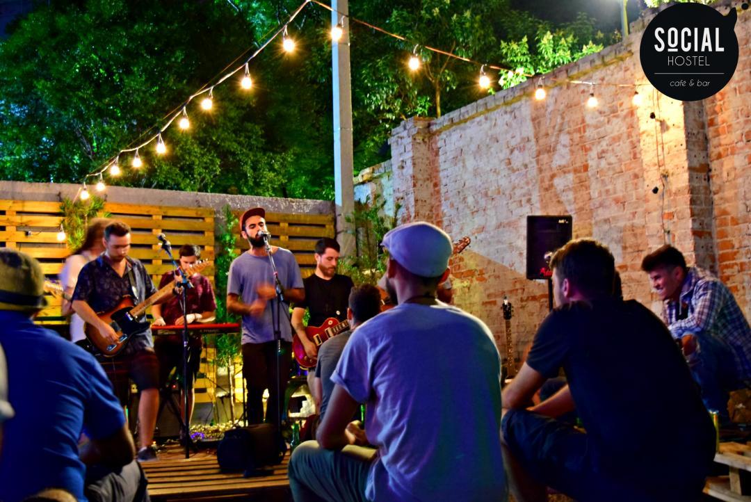 Social Hostel Cafe E Bar Куритиба Екстериор снимка
